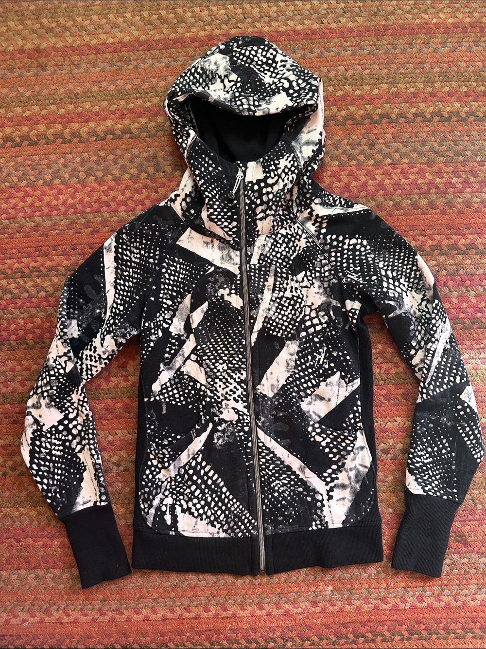 LULULEMON SCUBA FULL LENGTH Black & White Patterned Hooded Jacket
